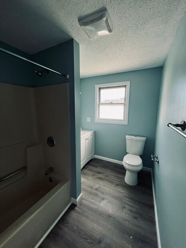 Building Photo - 1036 Chicopee St