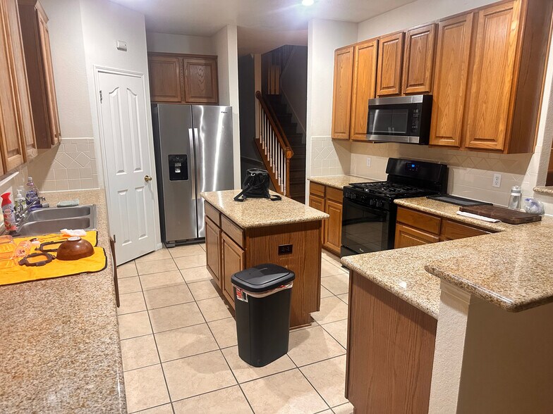 Building Photo - Room in Single Family Home on Fort Grant Dr