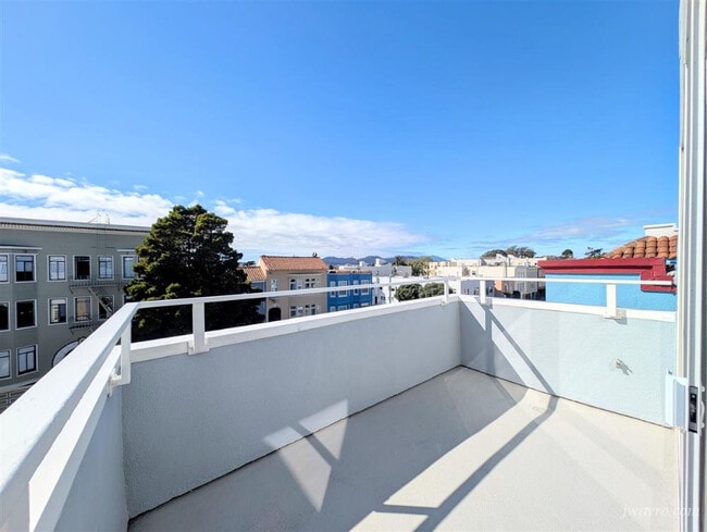 Building Photo - 3044 Franklin St