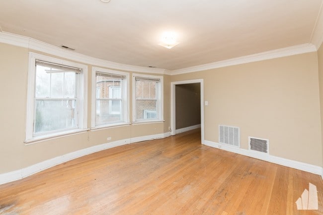 Building Photo - 4921 North Hermitage-1