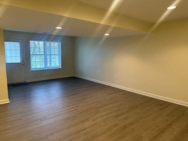 Building Photo - 114 Seabreeze Ln