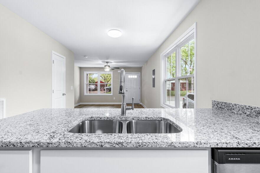 Building Photo - 104 Duncan St