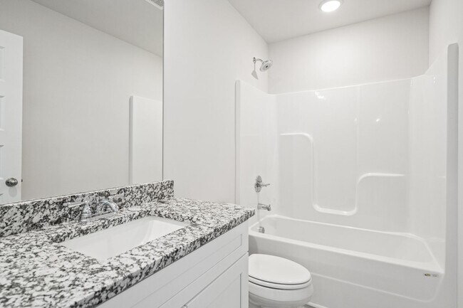 Building Photo - 4 Bed 2.5 Bath Single Family Home in Gaine...