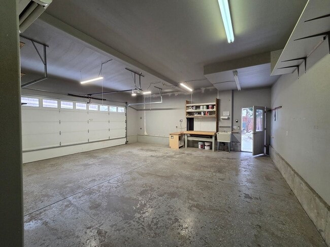 Building Photo - s2980