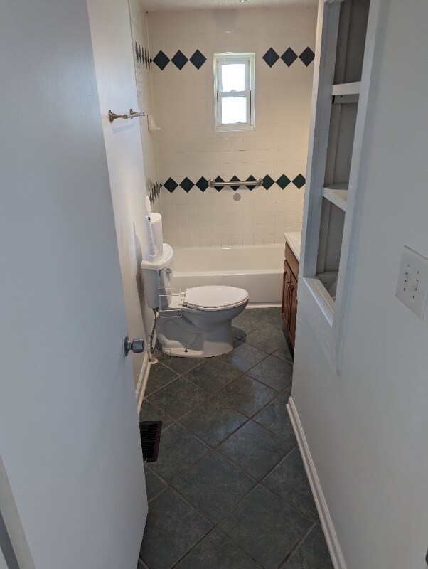 Building Photo - 608 N 10th St