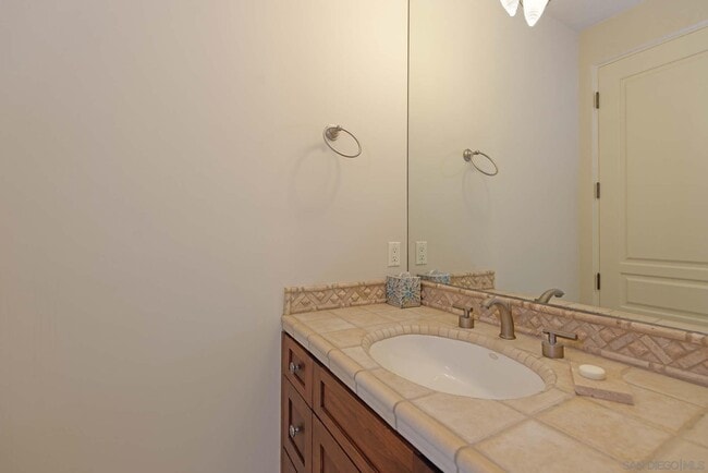 Building Photo - 6717 La Jolla Scenic S Dr