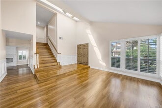 Building Photo - 11 Recodo