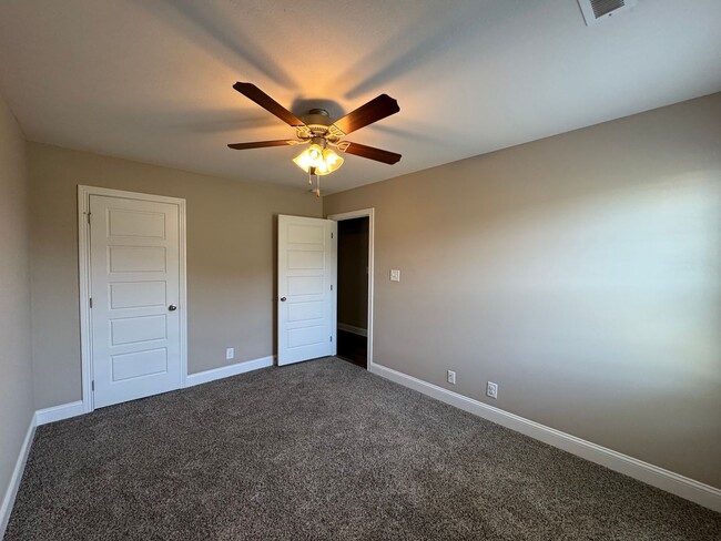 Building Photo - Gorgeous, Like New Home For Rent in Sango!