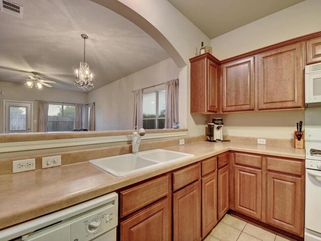 Building Photo - 1841 Amberwood Loop