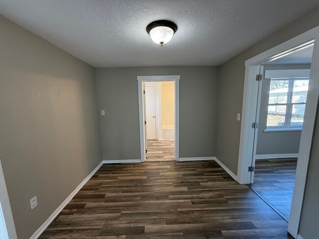 Building Photo - Charming 3 bedroom 1 bath country home located on 1.16 acres