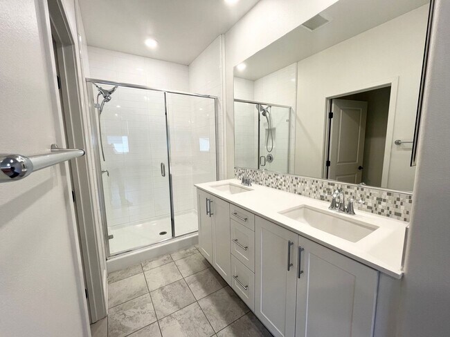 Building Photo - 16755 Coyote Bush Dr