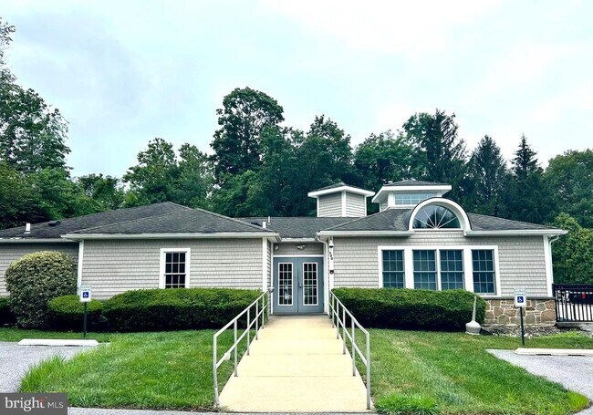 Building Photo - 335 Danbury Ct