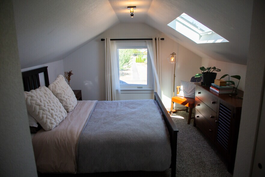 Building Photo - 1682 S 40th St