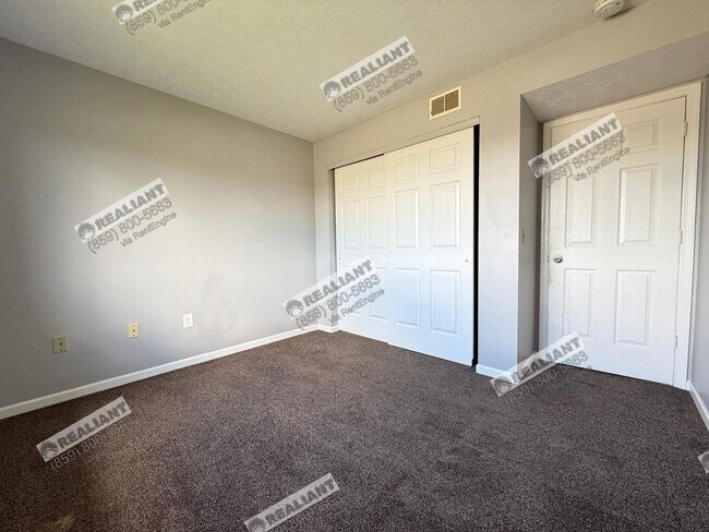 Building Photo - 908 Amhurst Dr