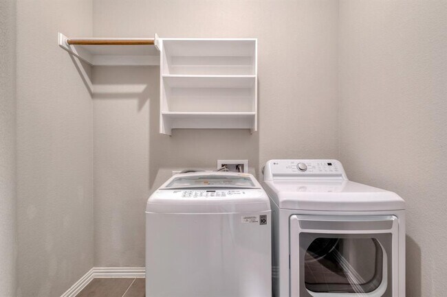 Building Photo - 21312 Windmill Ranch Ave