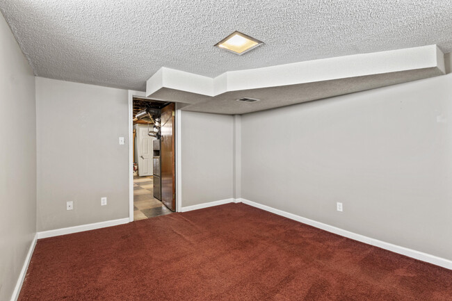 Building Photo - 32119 Glen Ave