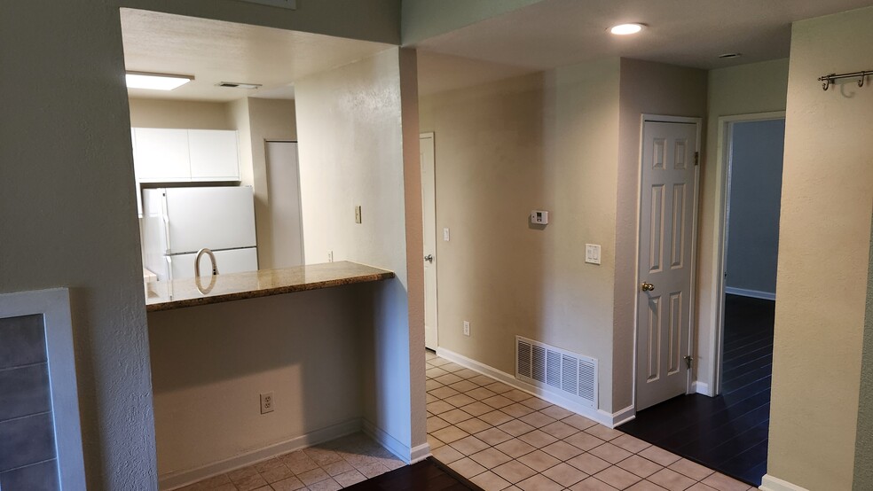 Building Photo - 8170 Mountain View Dr