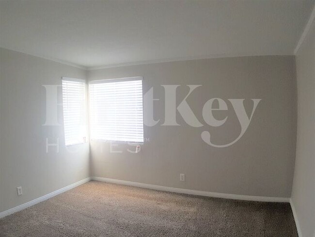 Building Photo - 2317 Hassett Ave