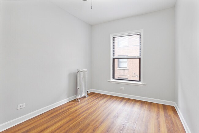 Building Photo - 1702 W Juneway Terrace