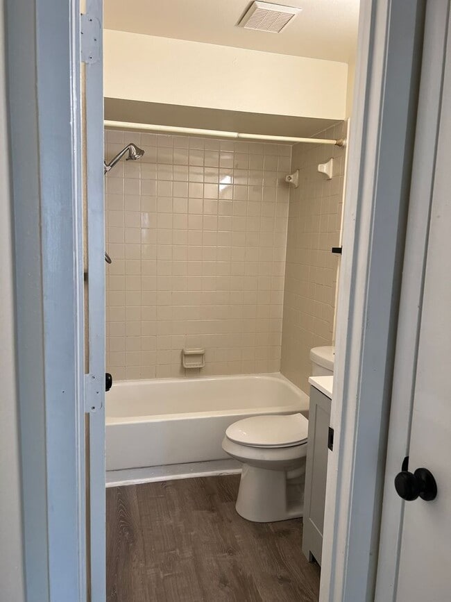 Building Photo - Annual 3 Bedroom 2 bath Duplex $1,795 a month