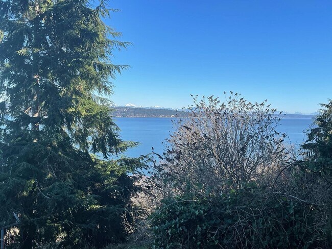 Building Photo - Comfortable View Home in Greenbank!