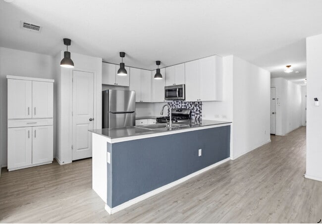 Building Photo - "Charming 4-Bedroom Haven in Saint Hedwig with 2 Full Baths and 1668 Sq Ft of Comfort!"