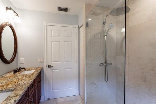 Building Photo - 15683 Cypress Park Dr