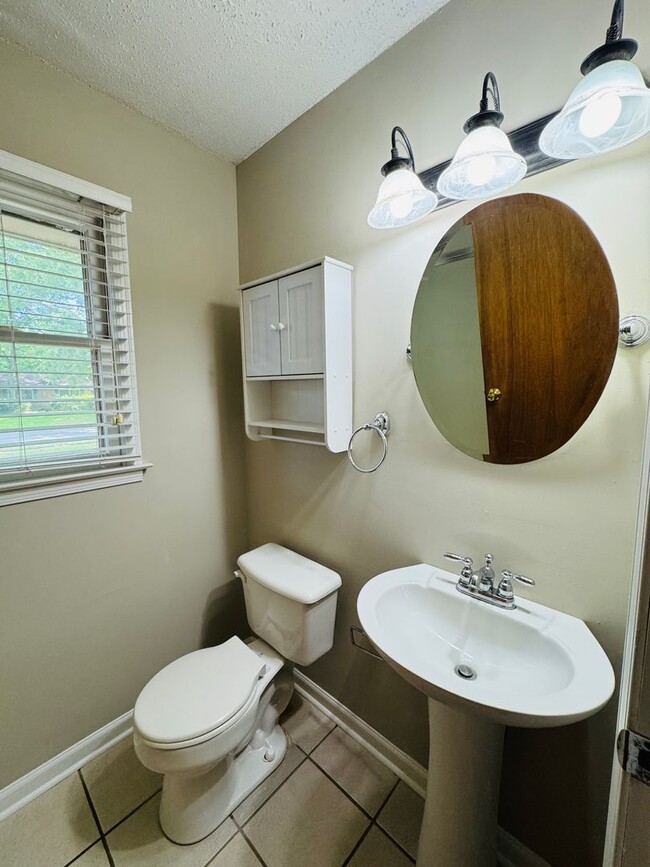Building Photo - Check Out This 3 Bedroom / 2 Bathroom BRIC...