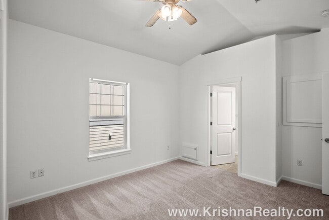 Building Photo - Spectacular 3BD* 2.5 BA* Condo*by Nike Wor...