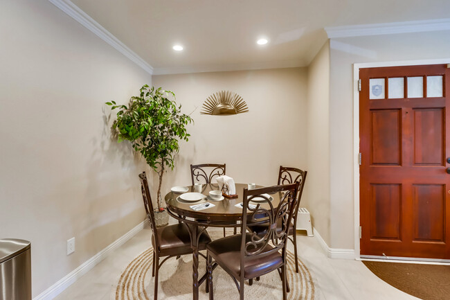 Enjoy hearty meals & gatherings in this cute dining area —the perfect setting for 4+ - 524 Telegraph Canyon Rd