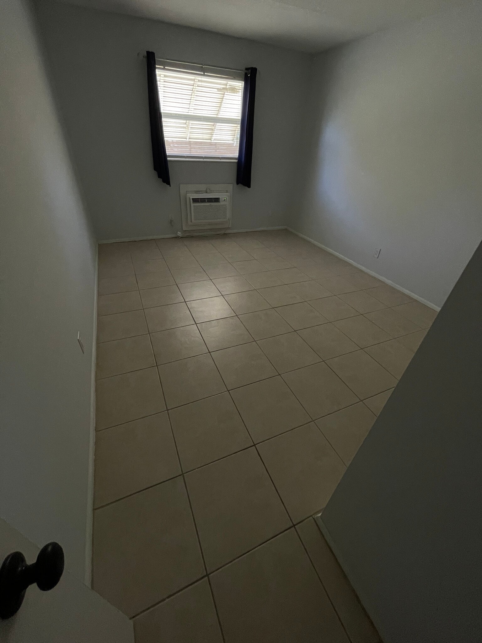 Building Photo - 1350 E Sample Rd