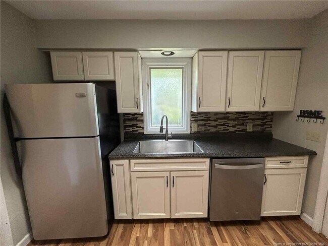 Building Photo - 8043 Canterbury Cir