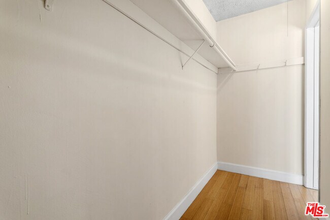 Building Photo - 11947 Kiowa Ave