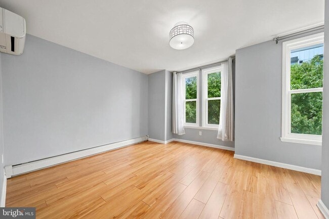 Building Photo - 1102 Trinidad Ave NE