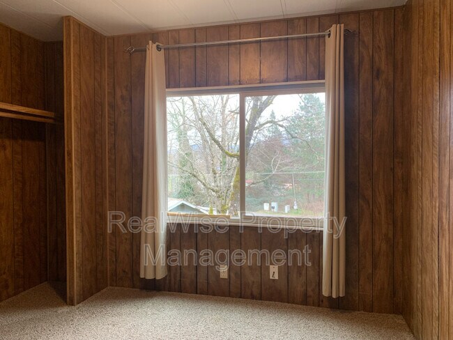 Building Photo - 4620 Redwood Ave
