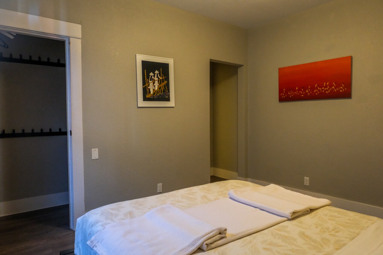 Building Photo - 5530 N Haight Ave