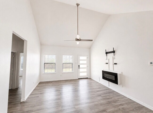 Building Photo - 703 Perry Ave