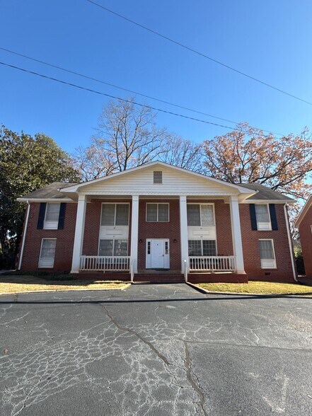 Building Photo - 135 E Hill St