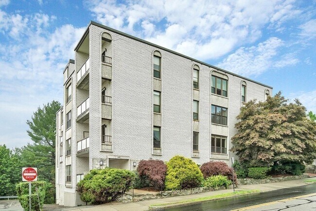 Building Photo - 405 Langley Rd