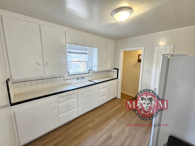 Building Photo - Remodeled 2 Bd 1.5 Ba Home in Sandy