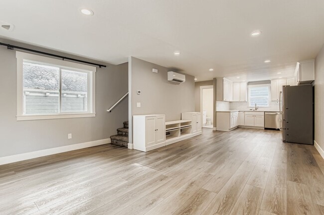 Building Photo - 3771 SE 43rd Ave