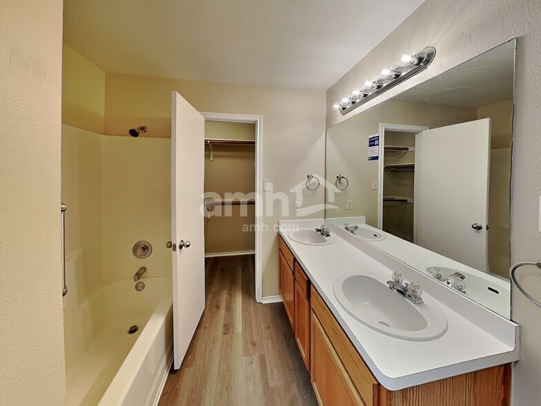 Building Photo - 15243 Kamary Ln