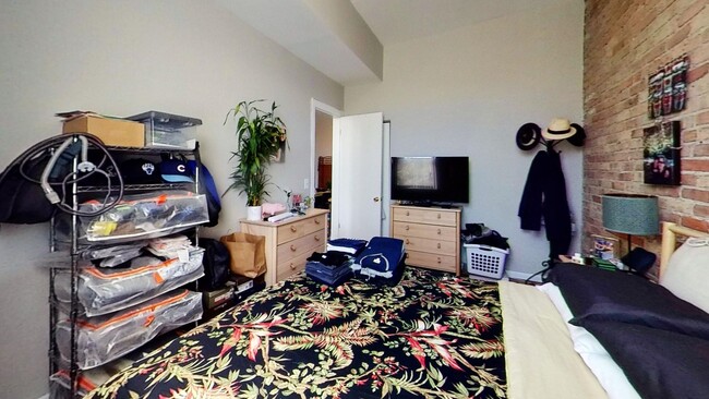 Building Photo - Second Floor Southport Corridor Two Bedroom