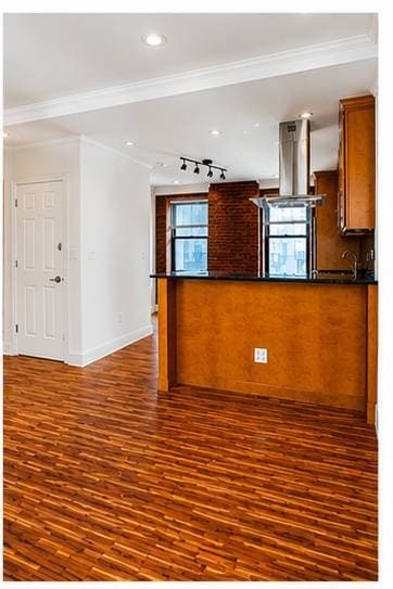 Building Photo - 21-15 33rd St