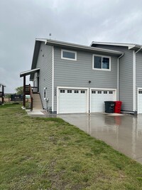 Building Photo - BEAUTIFUL NEWER CONSTRUCTION! 3 BEDROOMS, ...