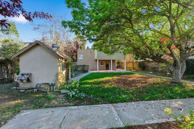 Building Photo - Spacious 2 Bed, 2 Bath Home