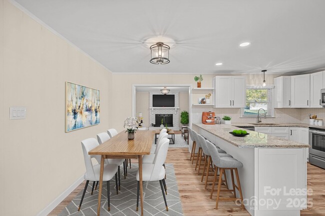 Building Photo - 540 Hoover Rd