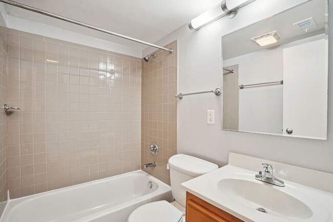 Building Photo - $500 Rent Credit for a Lease Start by 2/28...