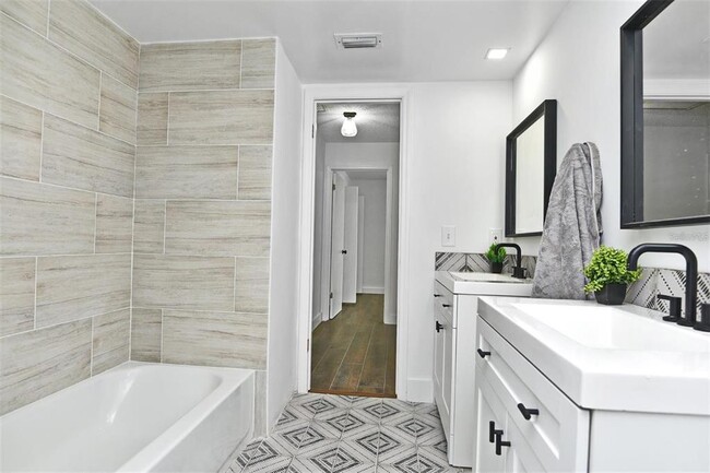 Building Photo - 112 Hillcrest Dr