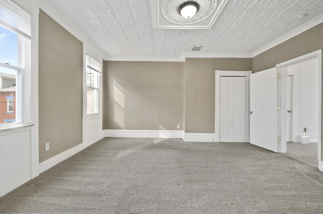 Building Photo - 1104 Brabec St